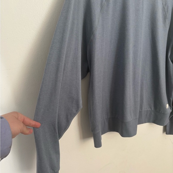VUORI Long Sleeve Halo Crew Pullover Soft Dream Knit Smoke Blue Women Large EUC - Picture 2 of 6